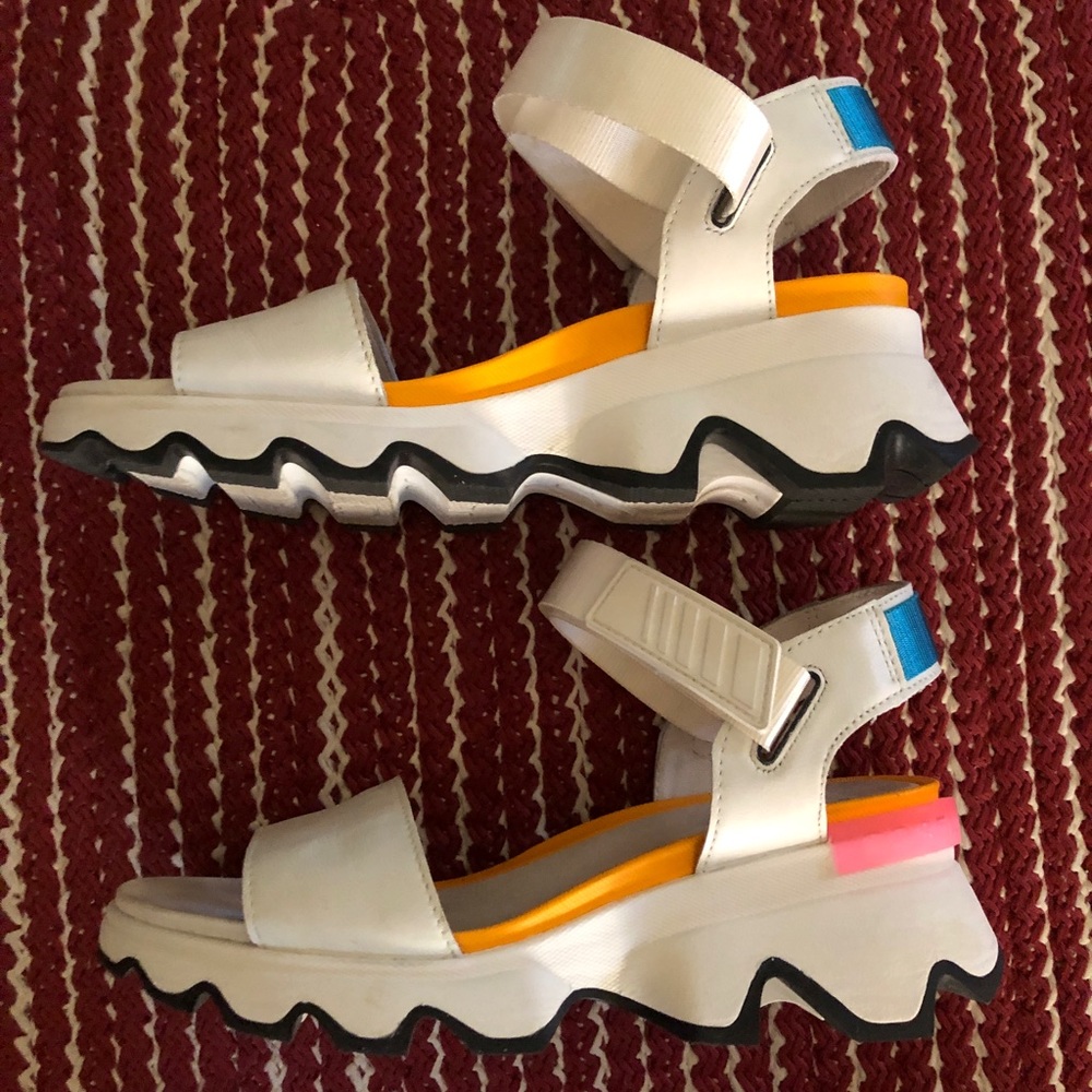 Sorel Kinetic athletic fashion sandals size 9 or 8.5 in white pink orange teal